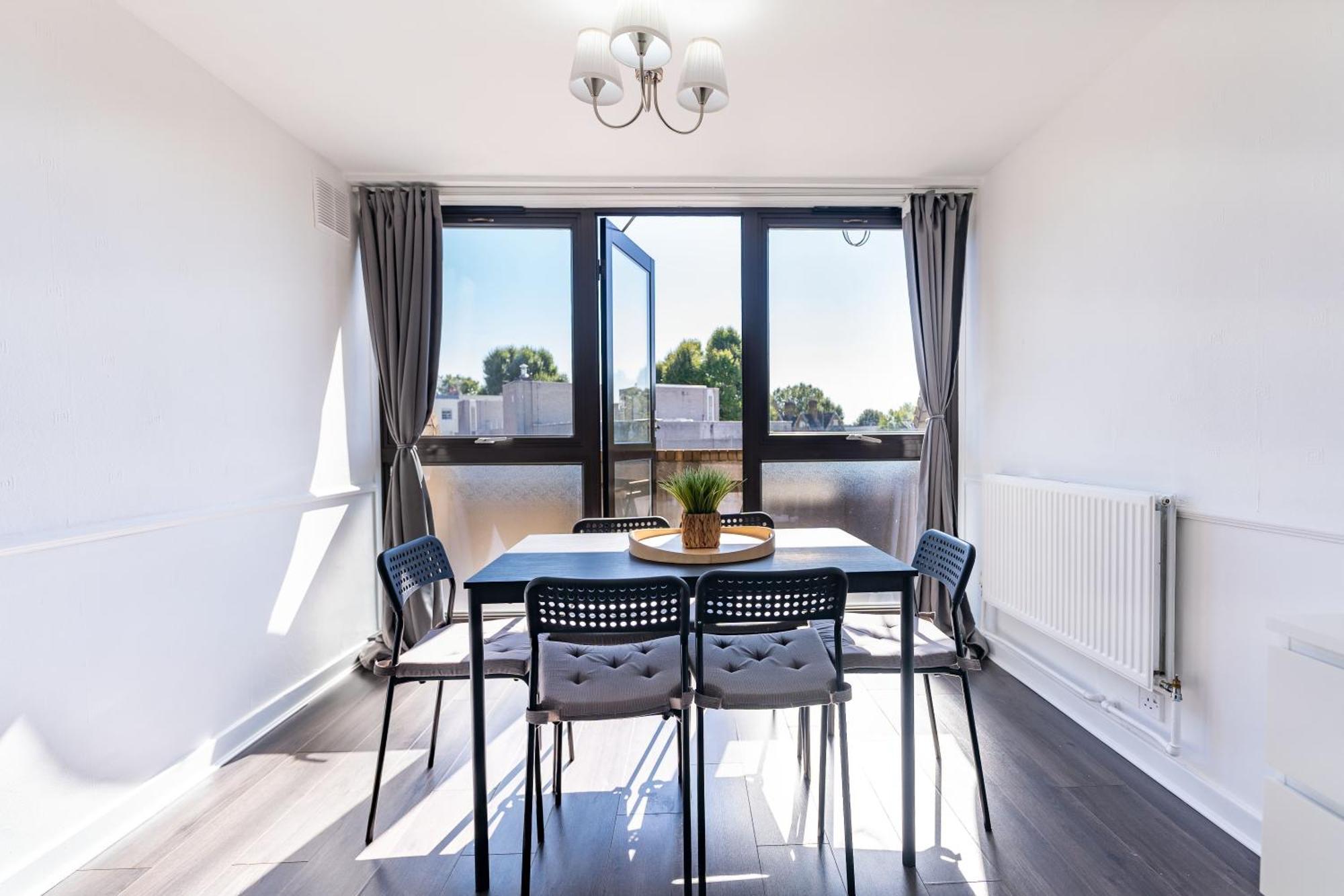 Luxury 3 Bedroom Flat With Balcony In Westbourne Park London Exterior photo