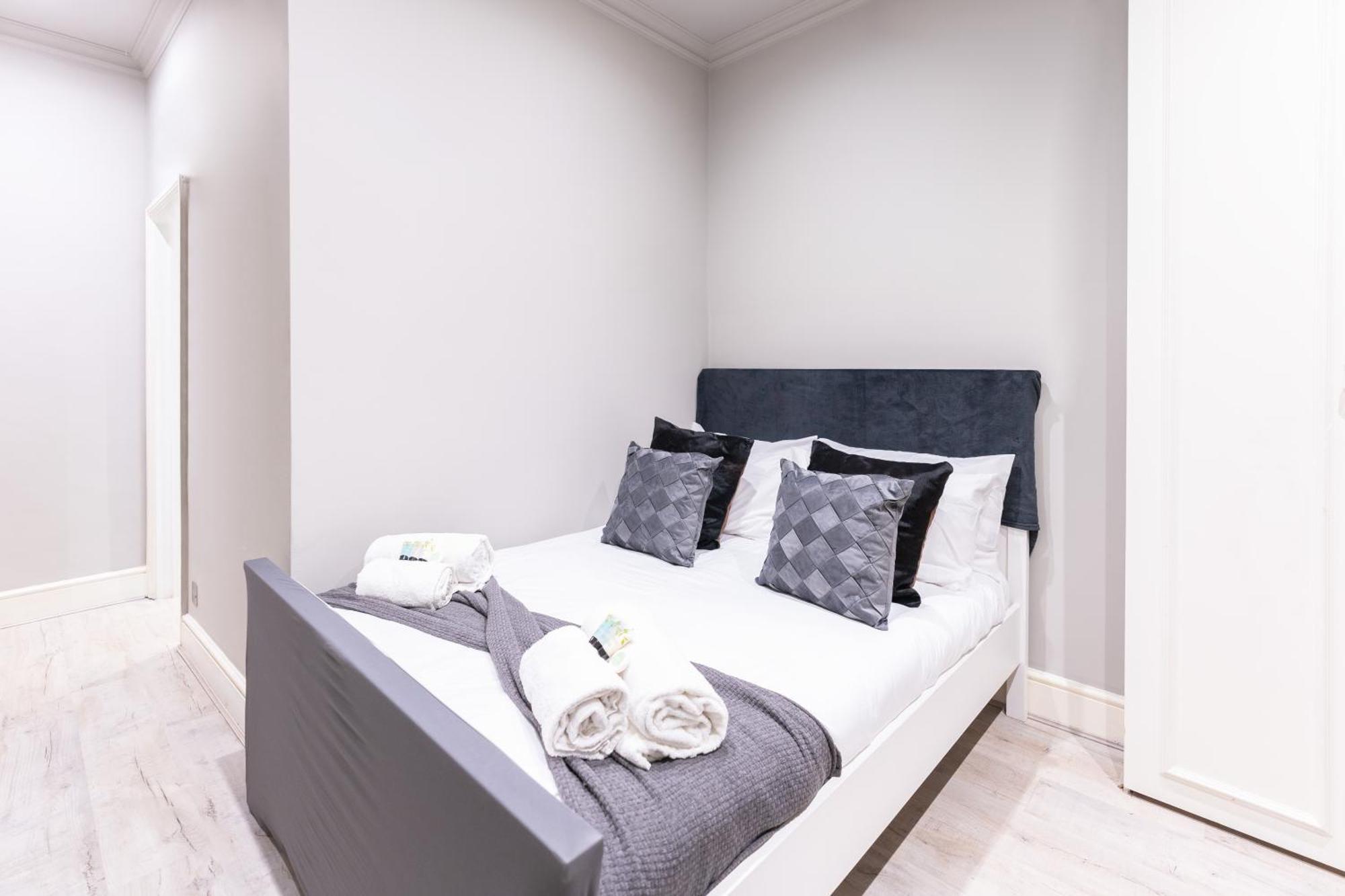 Luxury 3 Bedroom Flat With Balcony In Westbourne Park London Exterior photo